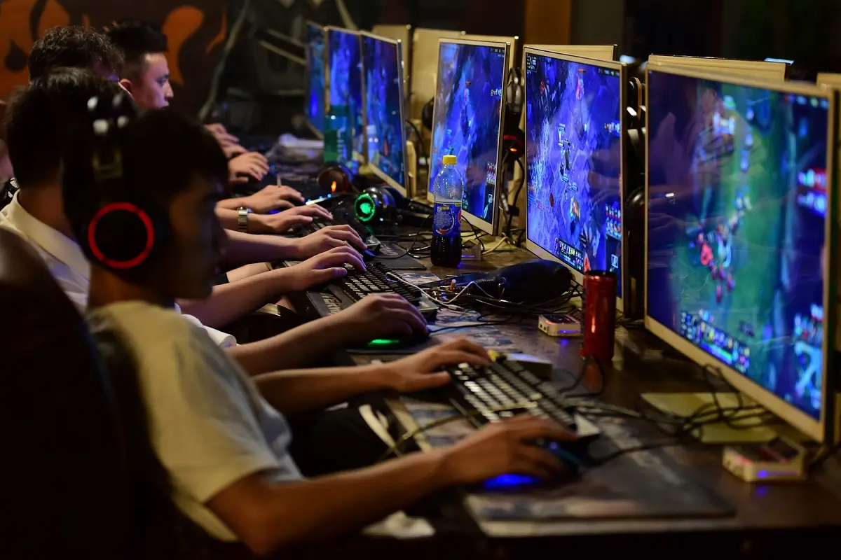 spesifikasi-komputer-pc-yang-ideal-untuk-warnet-game-online