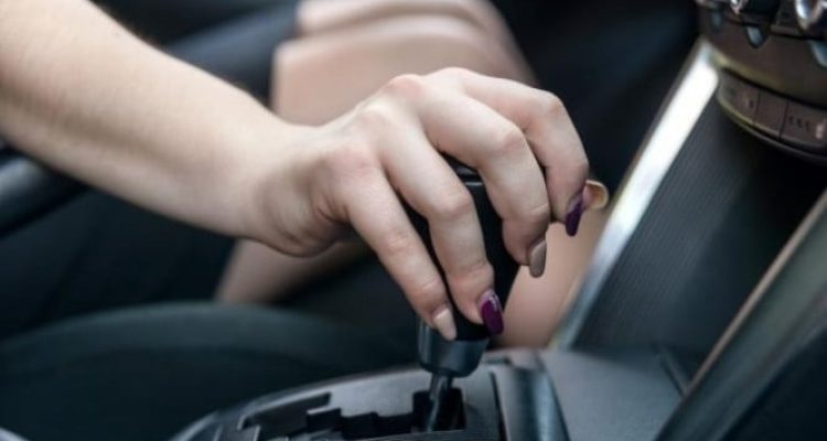 Cara Engine Brake Mobil Matic yang Benar Saat Melintasi Turunan