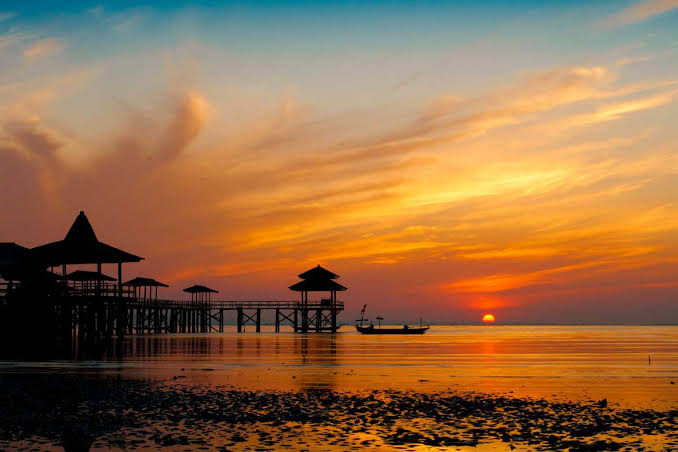 Rekomendasi Pantai di Surabaya untuk Menikmati Senja dan Suasana Pesisir