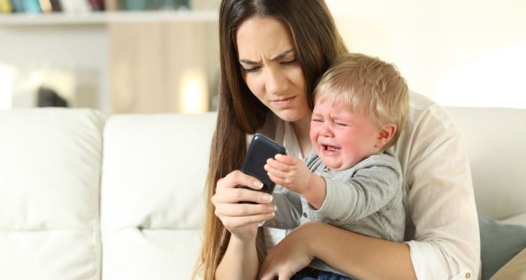 Saat Anak Tantrum, Orang Tua Perlu Tenang Sebelum Mengajak Anak Tenang